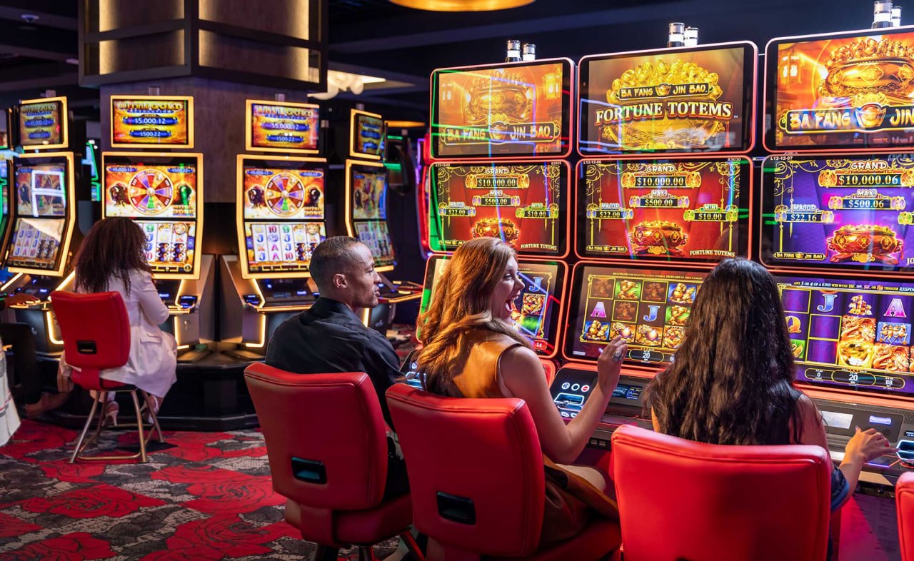 Visual naga emas di halaman slot