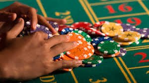 Tampilan Bingo Mutiara bernuansa emas